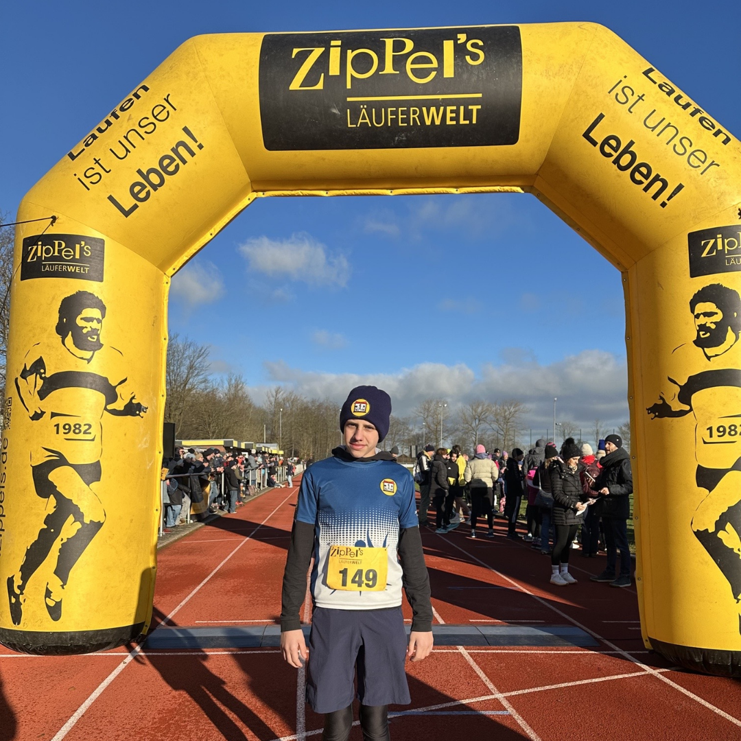 📢🏃 Lennard Wittenberg begeistert erneut beim Reporter-Lauf 2025! 🏃📢